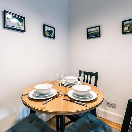Writer'S Apartment Единбург Екстер'єр фото
