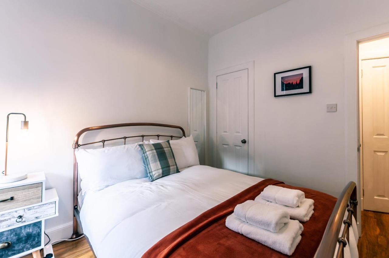 Writer'S Apartment Единбург Екстер'єр фото